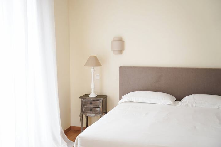 Room 10 of 32
