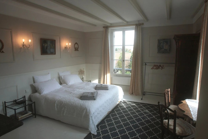 Room 6 of 14