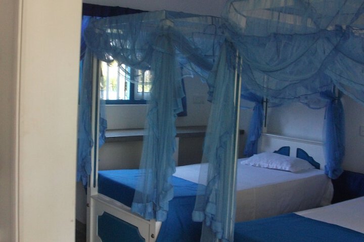 Room 9 of 32