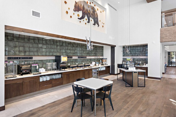 Breakfast area