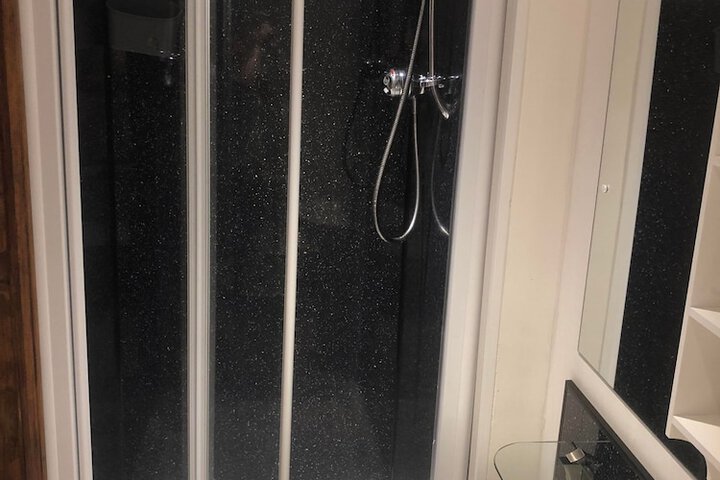 Room 16 of 35