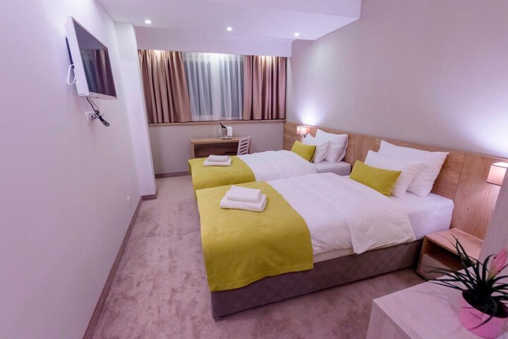 Room 10 of 27