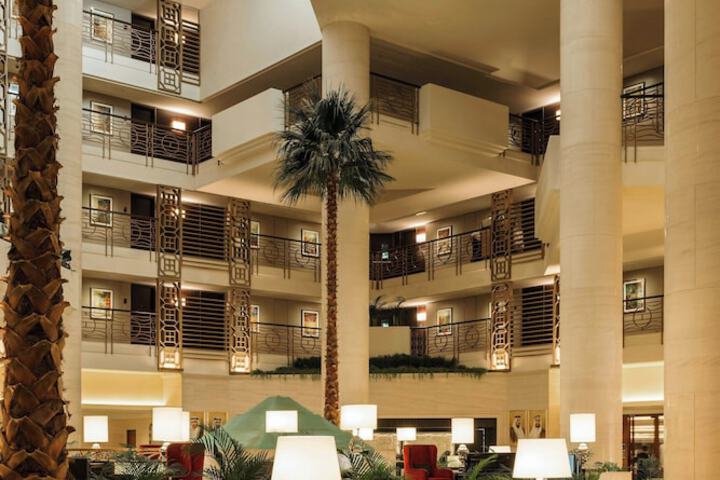 Entrance & Lobby