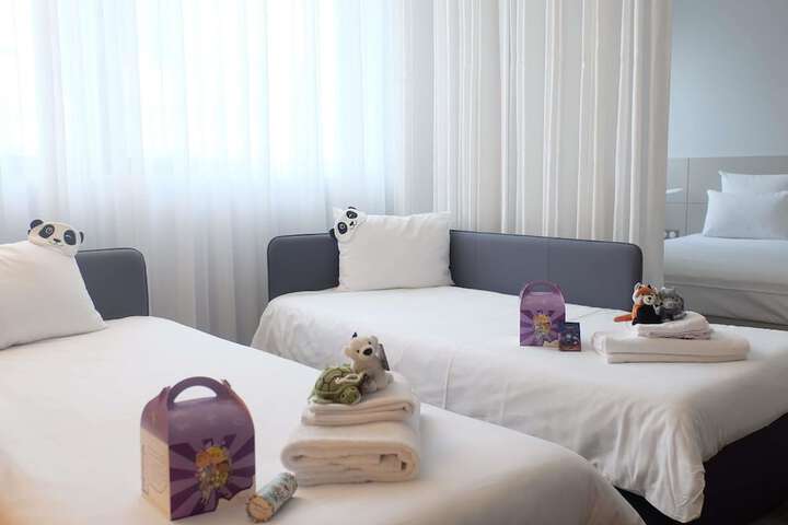 Room 30 of 106