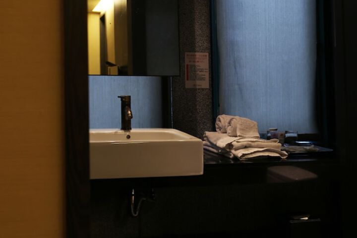 Room 51 of 106