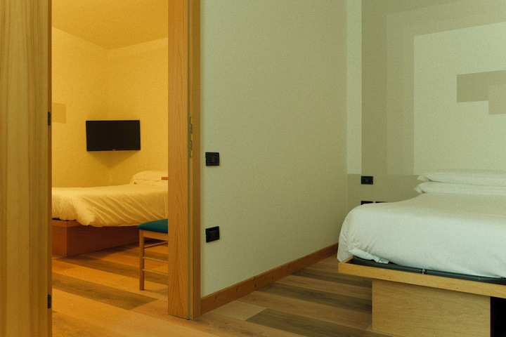 Room 4 of 32