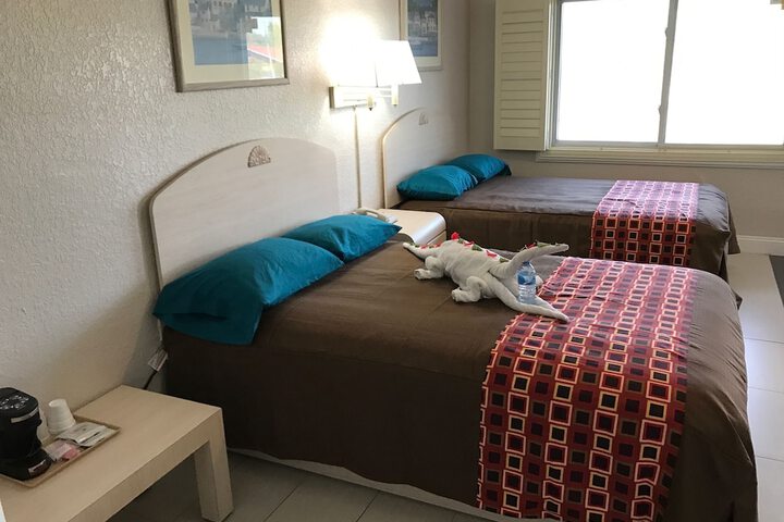 Room 7 of 32