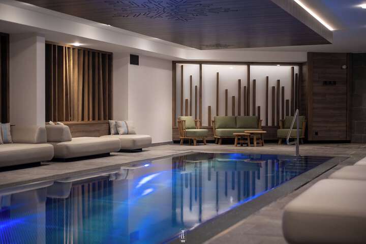 Pool 42 of 112