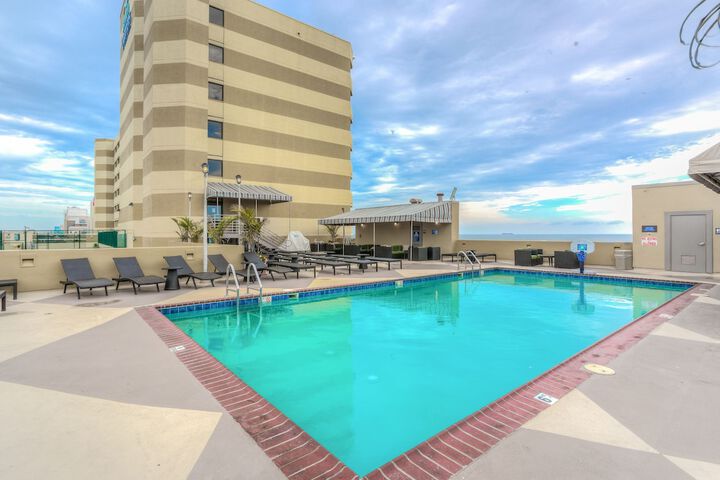 Rooftop pool