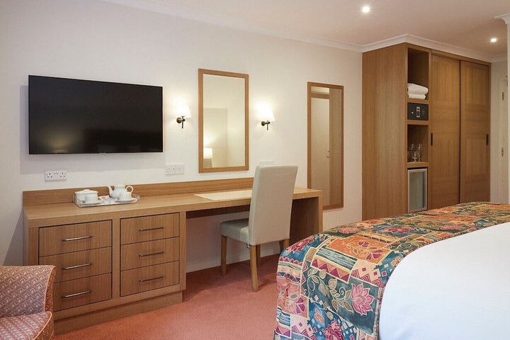 Room 28 of 43
