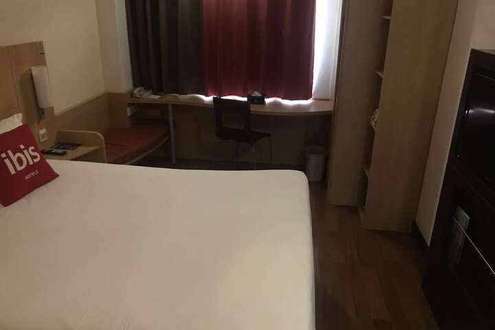 Room 9 of 38