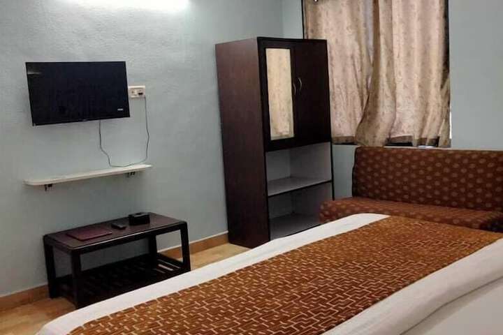 Room 13 of 23