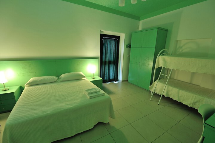 Room 6 of 30