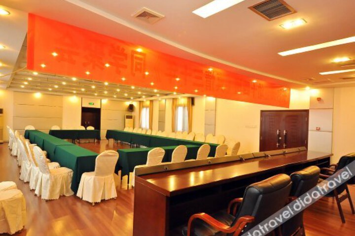 Yihai Hotel
