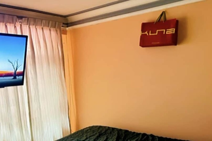 Room 4 of 8