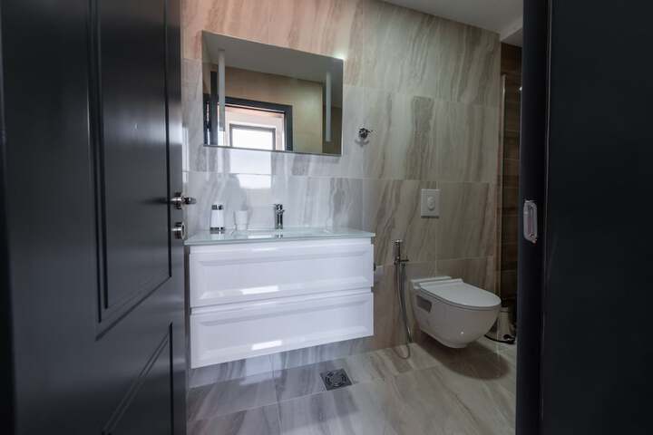 Room 10 of 16