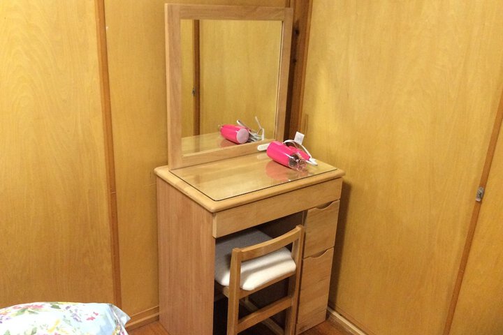 Room 4 of 93