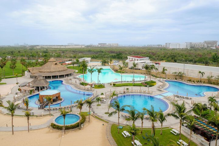 Hotel with Pool