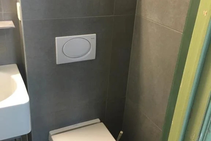 Room 5 of 9