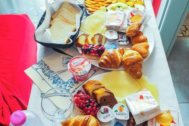 Breakfast/Coffee Service 17 of 27
