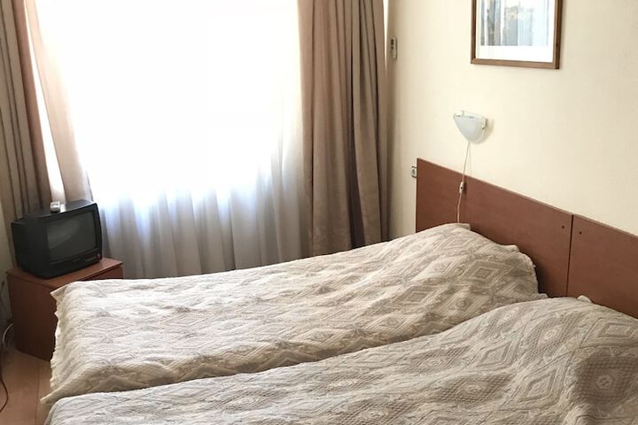 Room 5 of 32