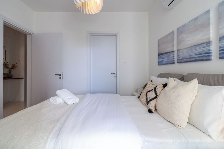 Room 27 of 210