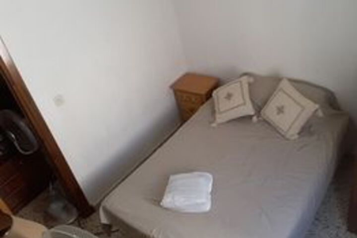 Room 11 of 33