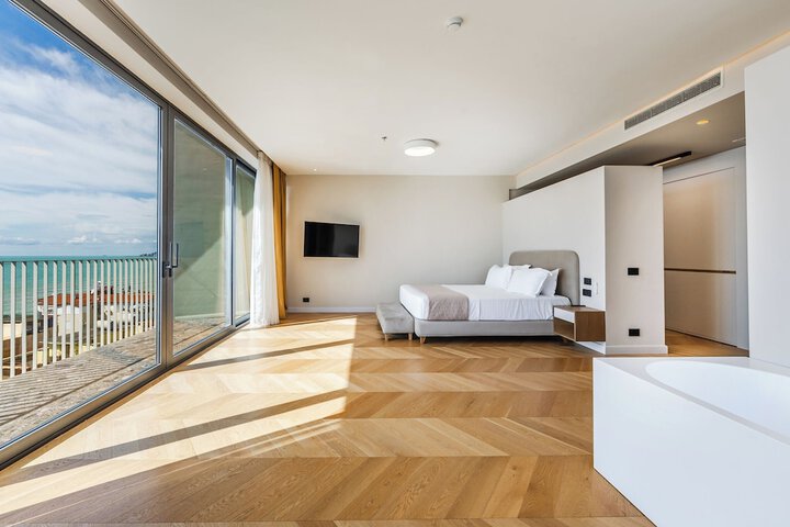 Room 2 of 23
