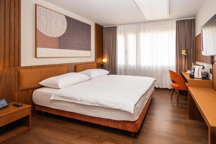 Room 34 of 96