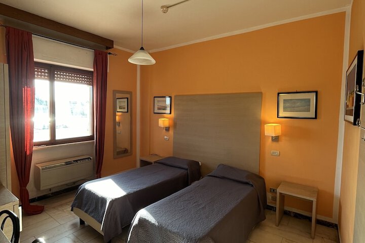 Room 24 of 54