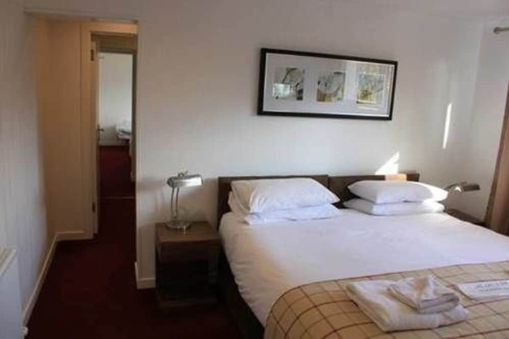 Room 6 of 34