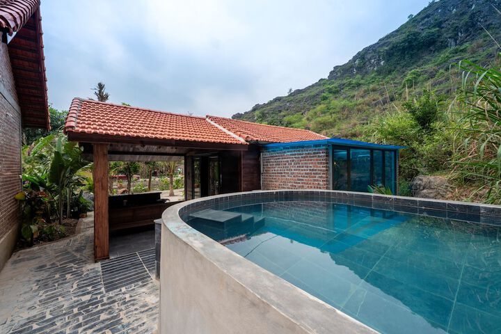 Pool 43 of 74
