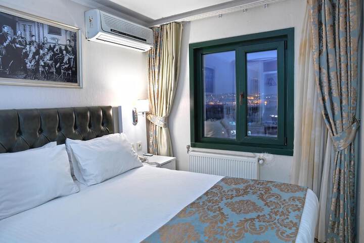Room 10 of 26