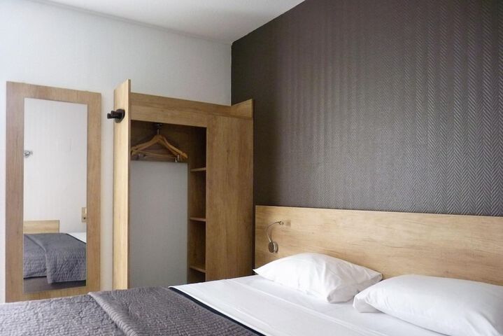 Room 2 of 51