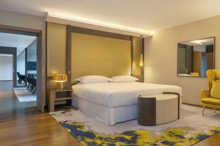 Room 52 of 256