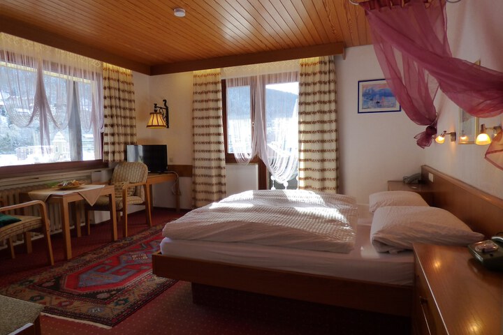 Room 6 of 49