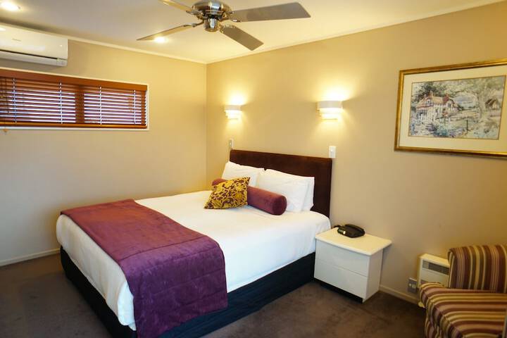 Room 6 of 43