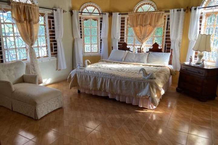 Room 2 of 7