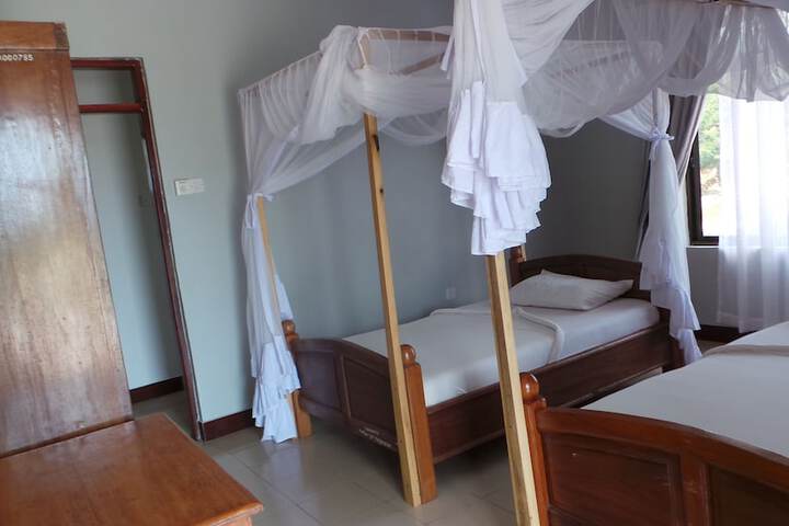 Room 12 of 14