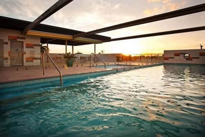 Pool 32 of 40