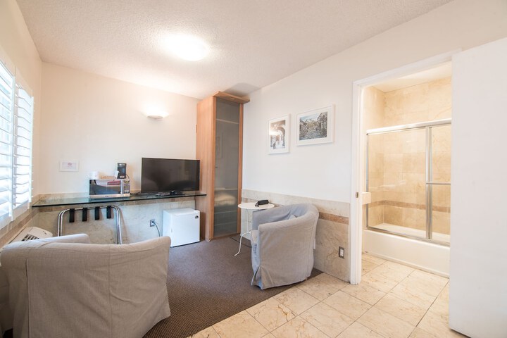 Room 15 of 33