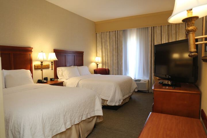 2 Queen Beds Hearing Accessible (7 of 13)