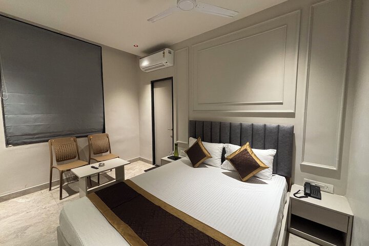 Room 2 of 20