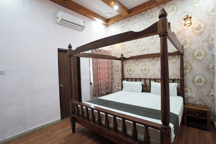 Room 5 of 27