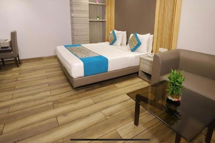 Room 9 of 19