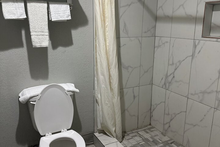 Room 6 of 6