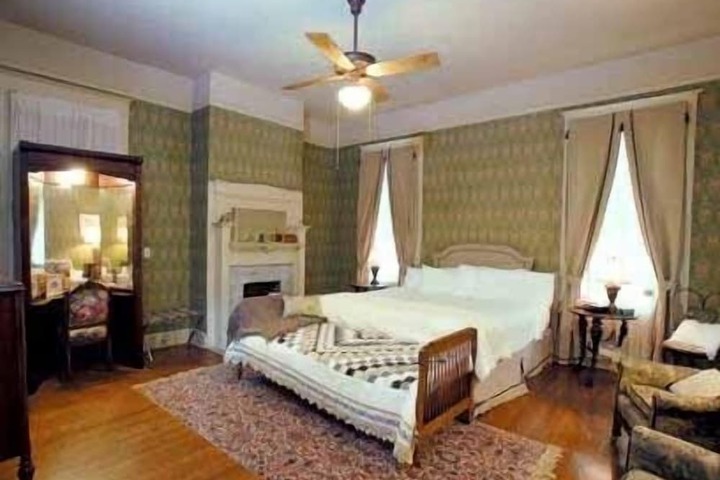 Room 11 of 48