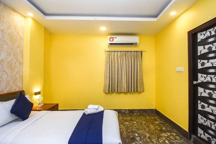Room 8 of 16