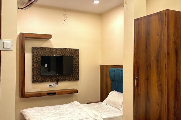 Room 16 of 32