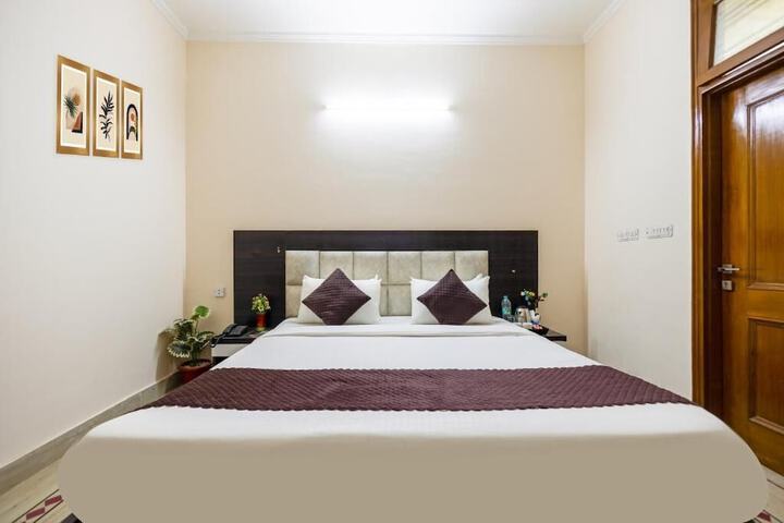 Room 13 of 20